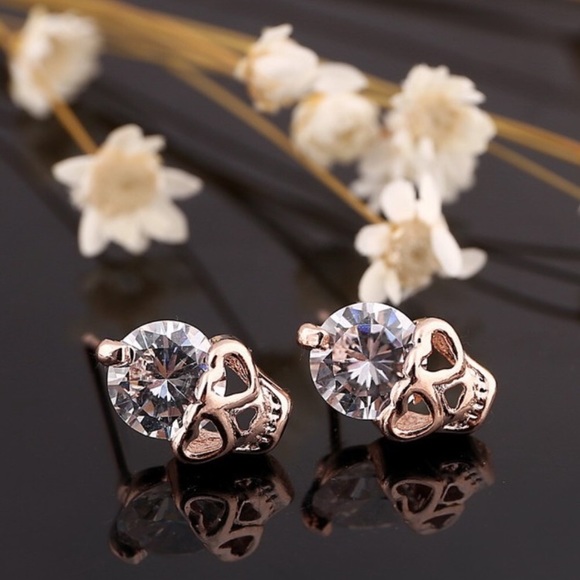 Jewelry - Crystal skull earrings